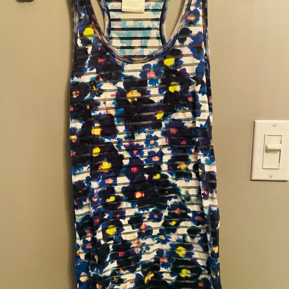Fuzzi tank stretchy size small
